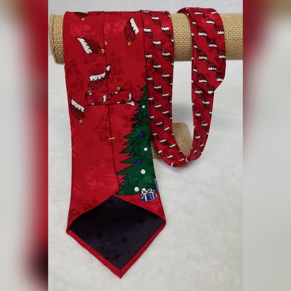 Santa Tie Christmas Tree - Picture 2 of 2